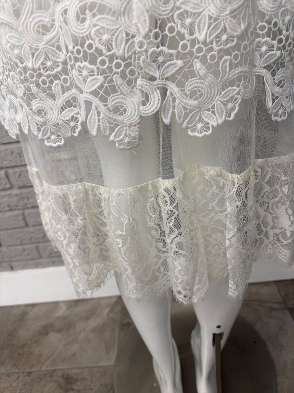 Women’s White Elegant Floral Lace Bridal Dress Size M - Picture 6 of 8